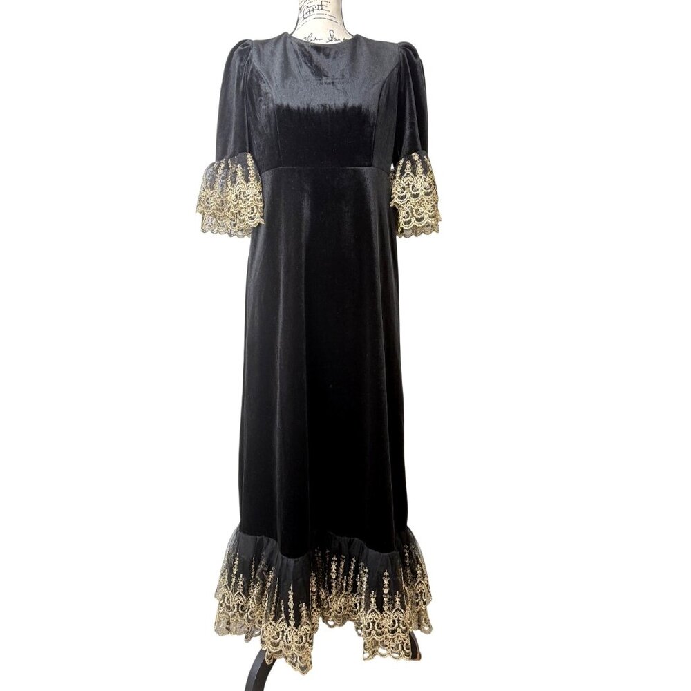 Tuckernuck Pomander Place Black Velvet Lillith Dress Gold Embroider Lace Size M - Picture 2 of 10